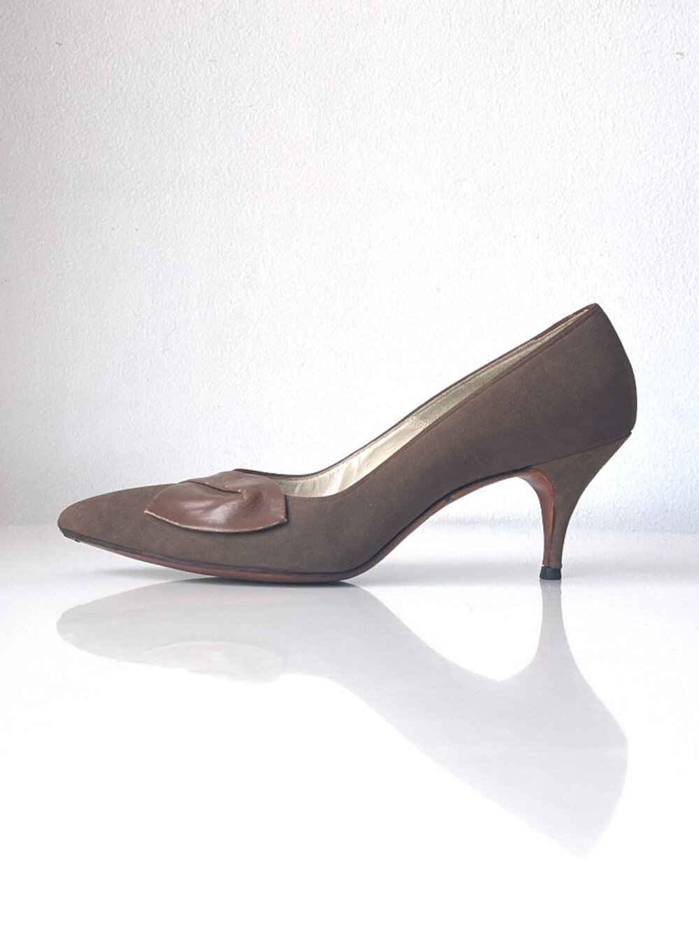 Vintage 50s Corelli Pointy Toe Taupe Suede Kitten Heels Shoes Size 7 - Picture 4 of 7